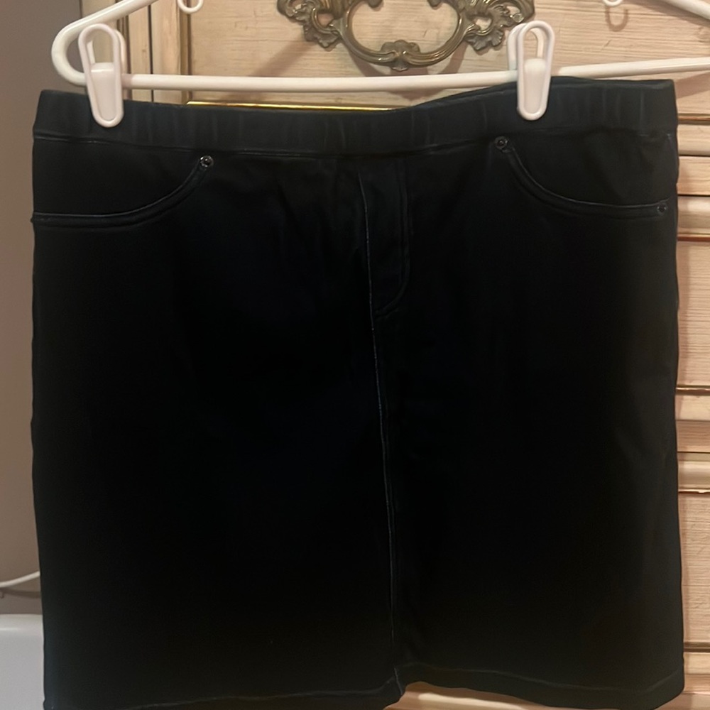 Medium dark stretchy fake jean skirt.  Brand hue